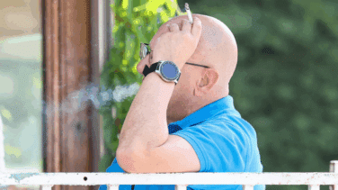Dejar de fumar a cualquier edad reduce el riesgo de demencia: "Nunca es tarde"