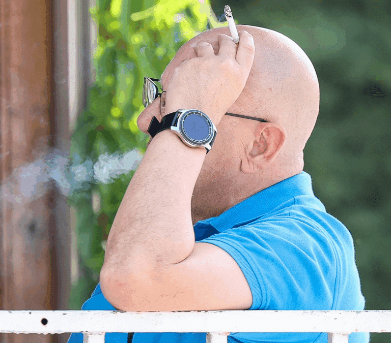 Dejar de fumar a cualquier edad reduce el riesgo de demencia: "Nunca es tarde"