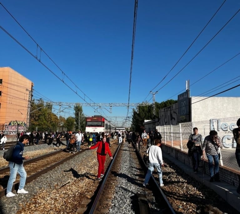 Seis heridos tras el descarrilamiento de un tren de Cercanías en San Fernando de Henares