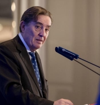 La RAE responde al ataque de García Montero: "Sus palabras son una [...]