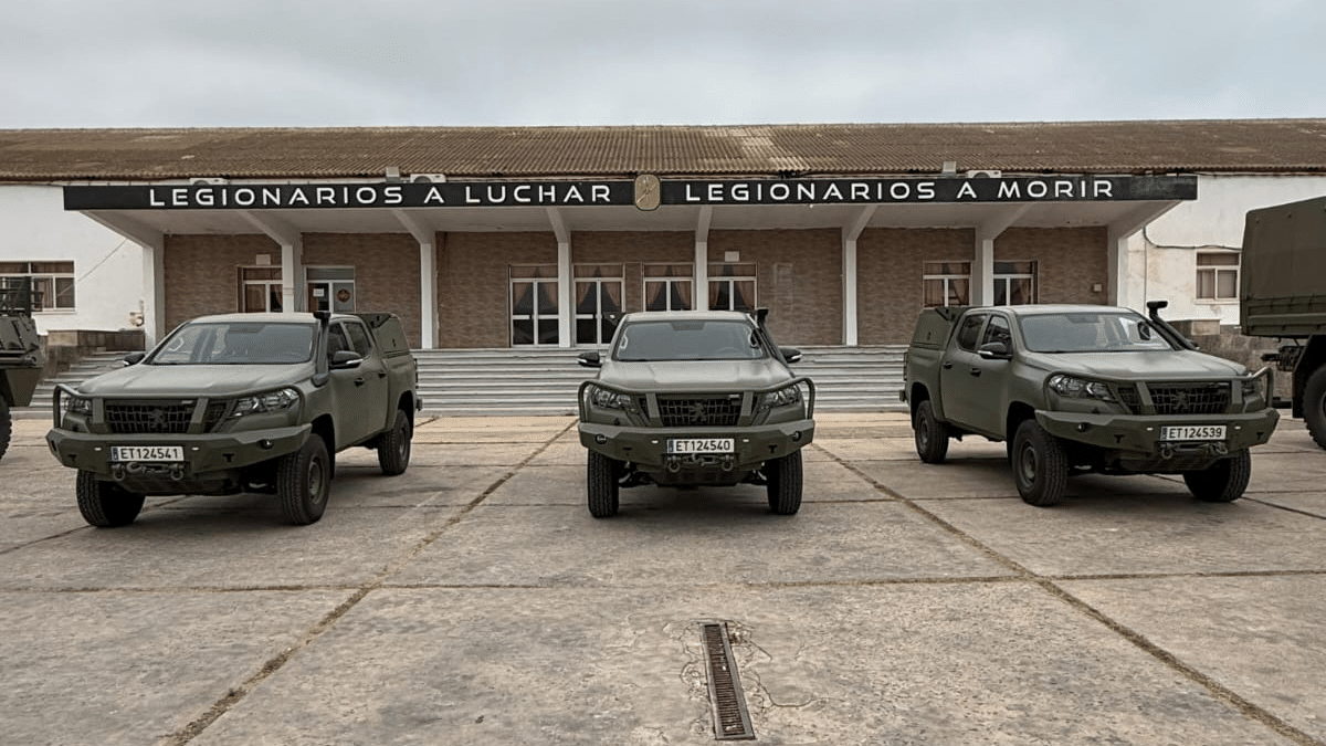 Los tres primeros VMTT Lantrek (Vehículos Militares Todoterreno Tácticos) del Ejército de Tierra
