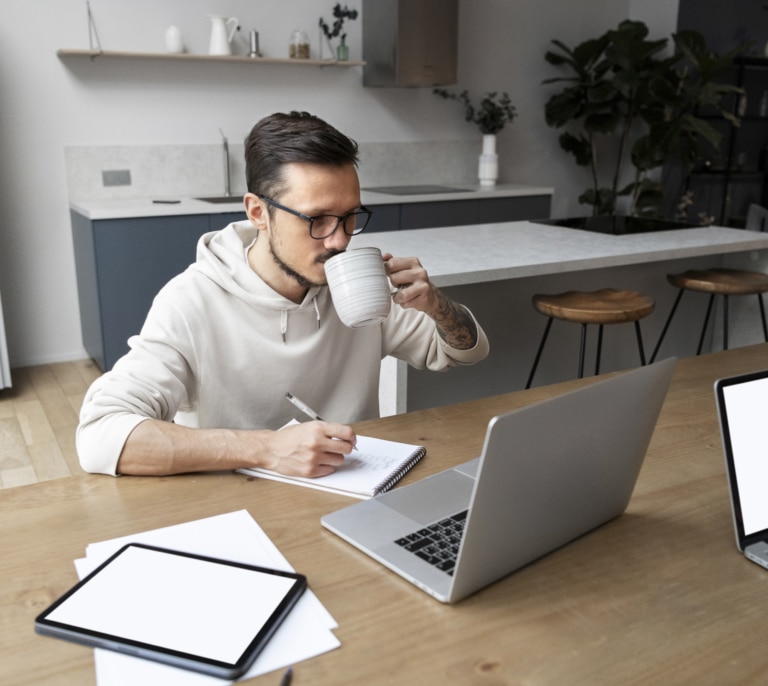 Teletrabajar sin cortes: la tarifa (y la red) que de verdad sirven para trabajar en casa