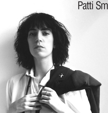Patti Smith cabalga 'Horses' en el Teatro Real: cincuenta años del disco [...]
