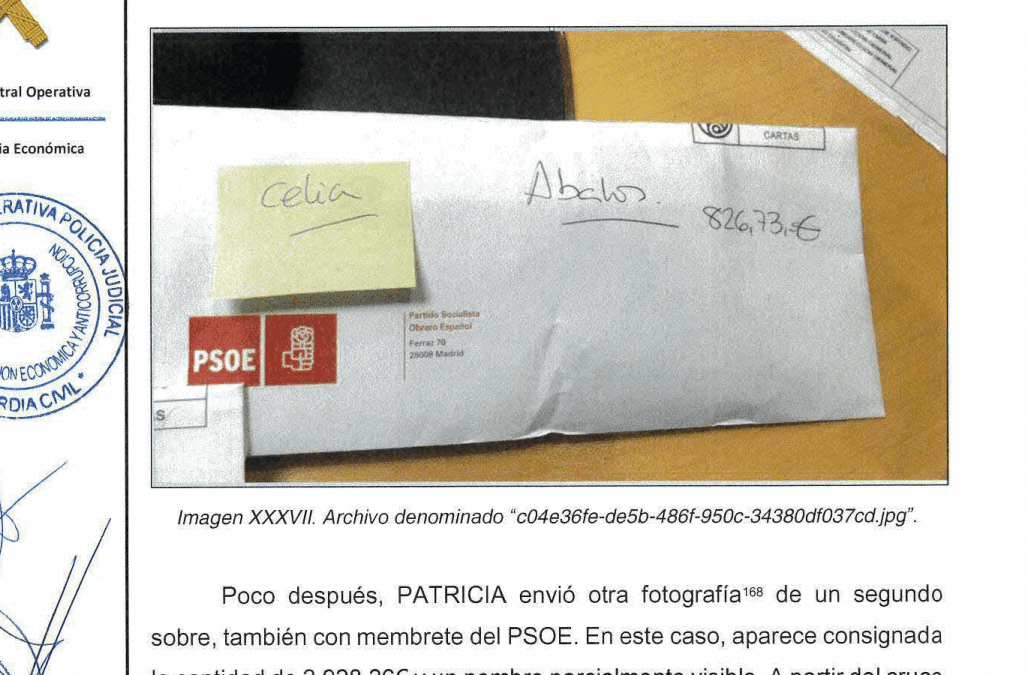 Recorte del informe de la UCO que muestra fotografías de los sobres con dinero en efectivo