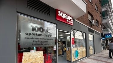 Vender lo que otros van a tirar: el visionario negocio de los supermercados que colonizan los barrios
