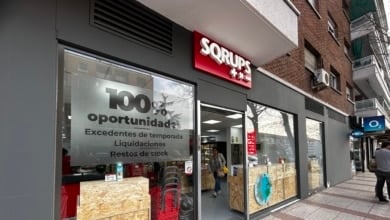 Vender lo que otros van a tirar: el visionario negocio de los supermercados que colonizan los barrios