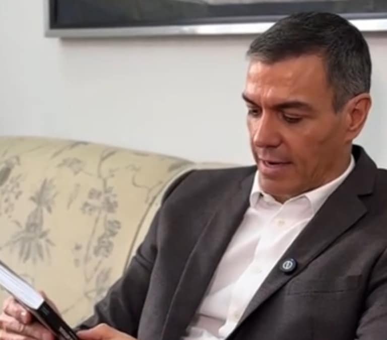 La banda sevillana que ha tocado el corazón 'indie' de Pedro Sánchez