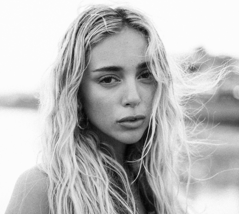 Ana Mena se desnuda para renacer: "Necesitaba respirar"