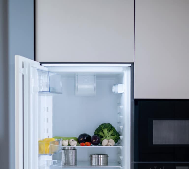 Lo que debes hacer para mantener la nevera limpia y libre de bacterias