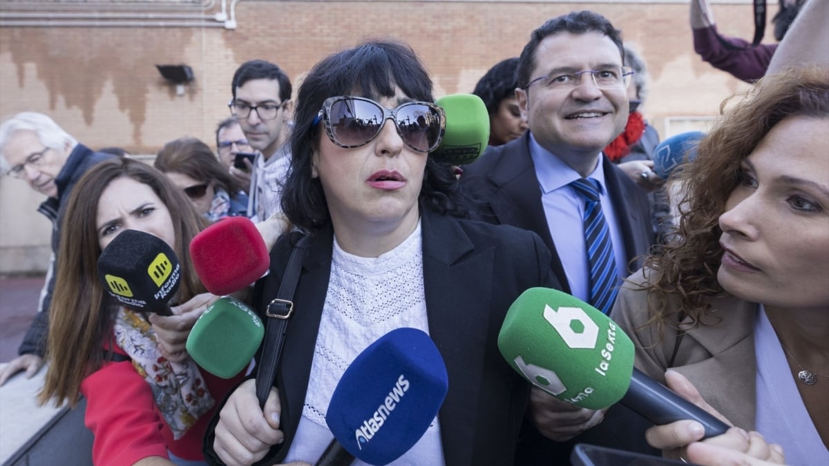 Juana Rivas esta mañana a su llegada a los juzgados de Granada.