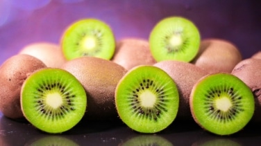 Estreñimiento: por qué el kiwi y el pan de centeno son mejores que la fibra