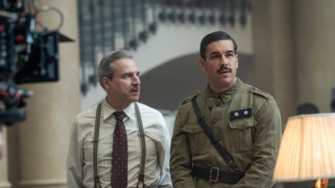 Mario Casas y Alberto San Juan dan de cenar a Franco en su nueva película: "Es una relación muy tierna"