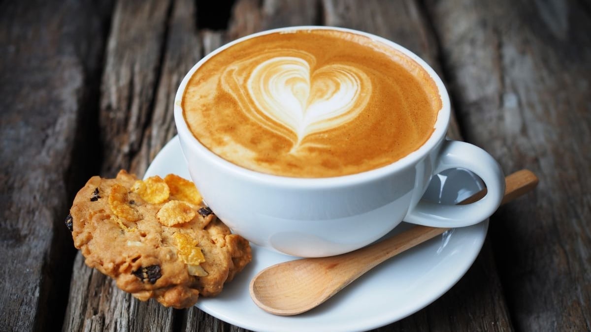 El aroma del café recién molido en tu cocina: todo sobre la cafetera de Cecotec que va a arrasar este año
