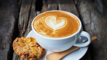 El aroma del café recién molido en tu cocina: todo sobre la cafetera de Cecotec que va a arrasar este año