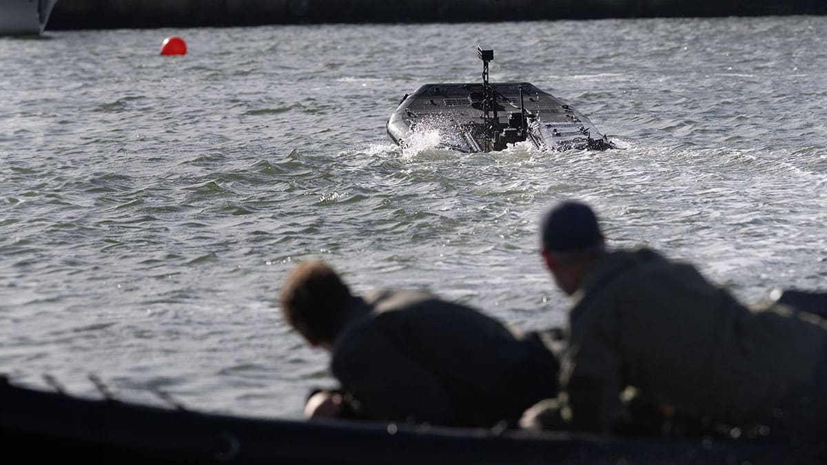 Prácticas con un dron naval durante el entrenamiento.