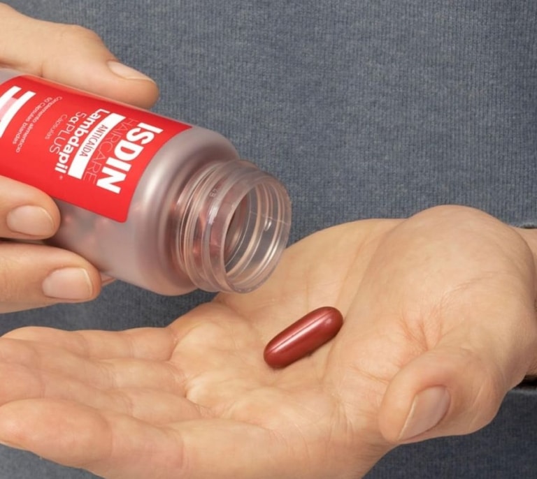 Evita la caída del cabello este otoño con el complemento alimenticio ISDIN Lambdapil 5 Alfa Plus