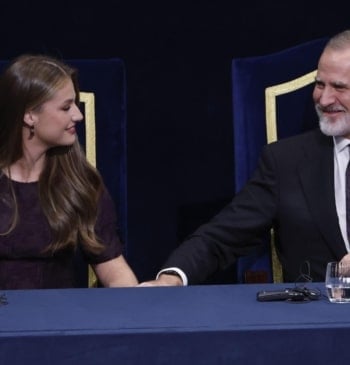 Un Felipe emocionado cede a Leonor el testigo de los Princesa de [...]