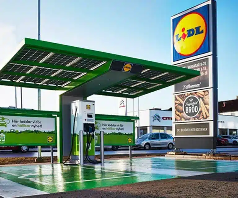 Los supermercados Lidl ya tienen más cargadores eléctricos que Irlanda, Hungría y Grecia