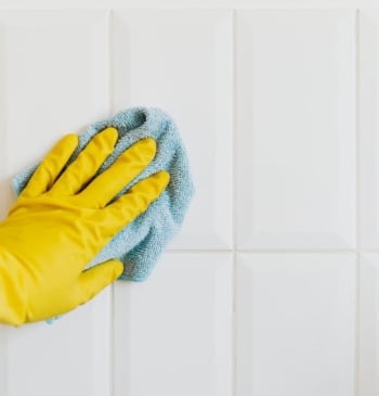 Olvídate de frotar: el truco viral para limpiar los azulejos de la [...]