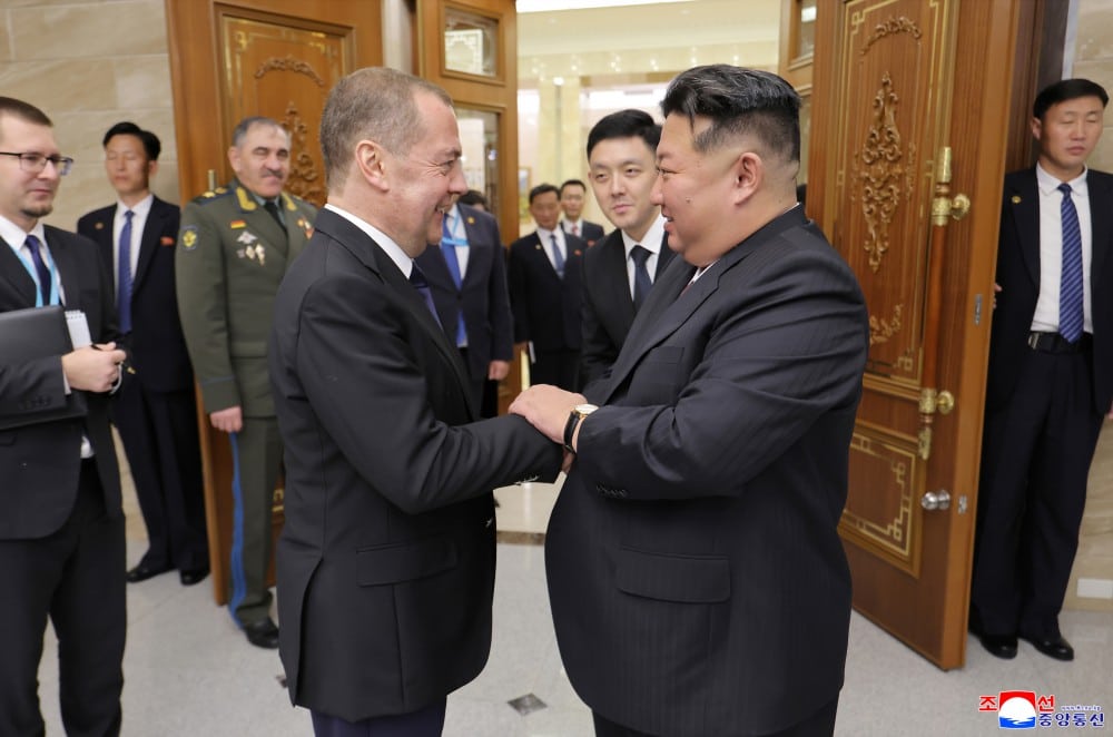 Kim recibe a Dmitri Medvédev.
