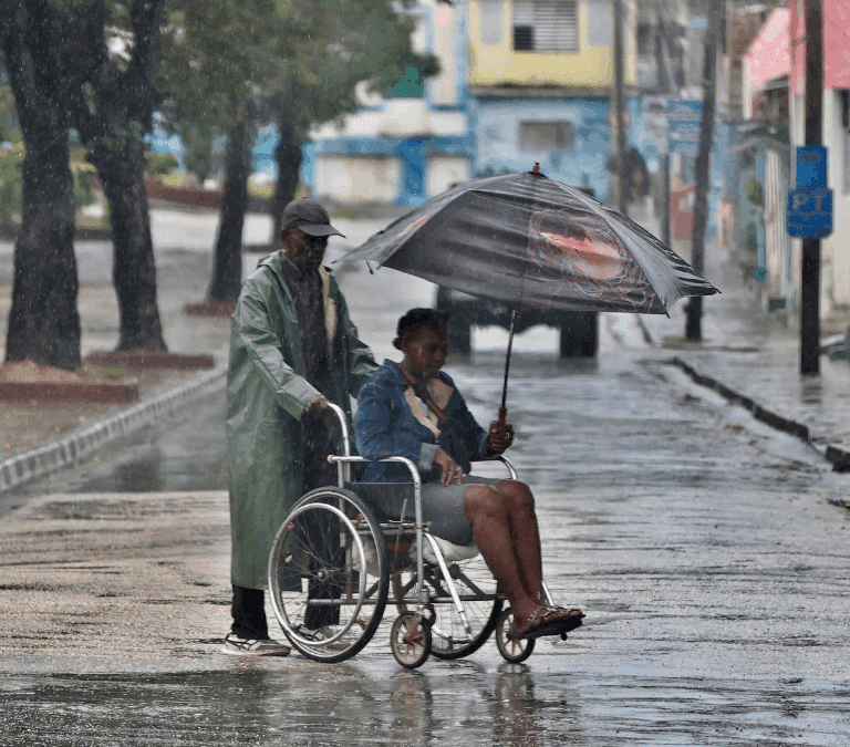 El huracán Melissa deja al menos 49 muertos tras devastar Jamaica, Haití y Cuba y se dirige hacia las Bahamas