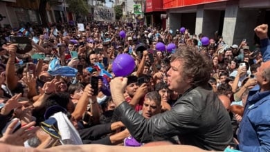 La motosierra de Milei se pone a prueba en las urnas frente al antiamericanismo peronista