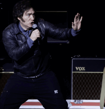 Milei canta por Nino Bravo y rockea a la desesperada para acallar [...]