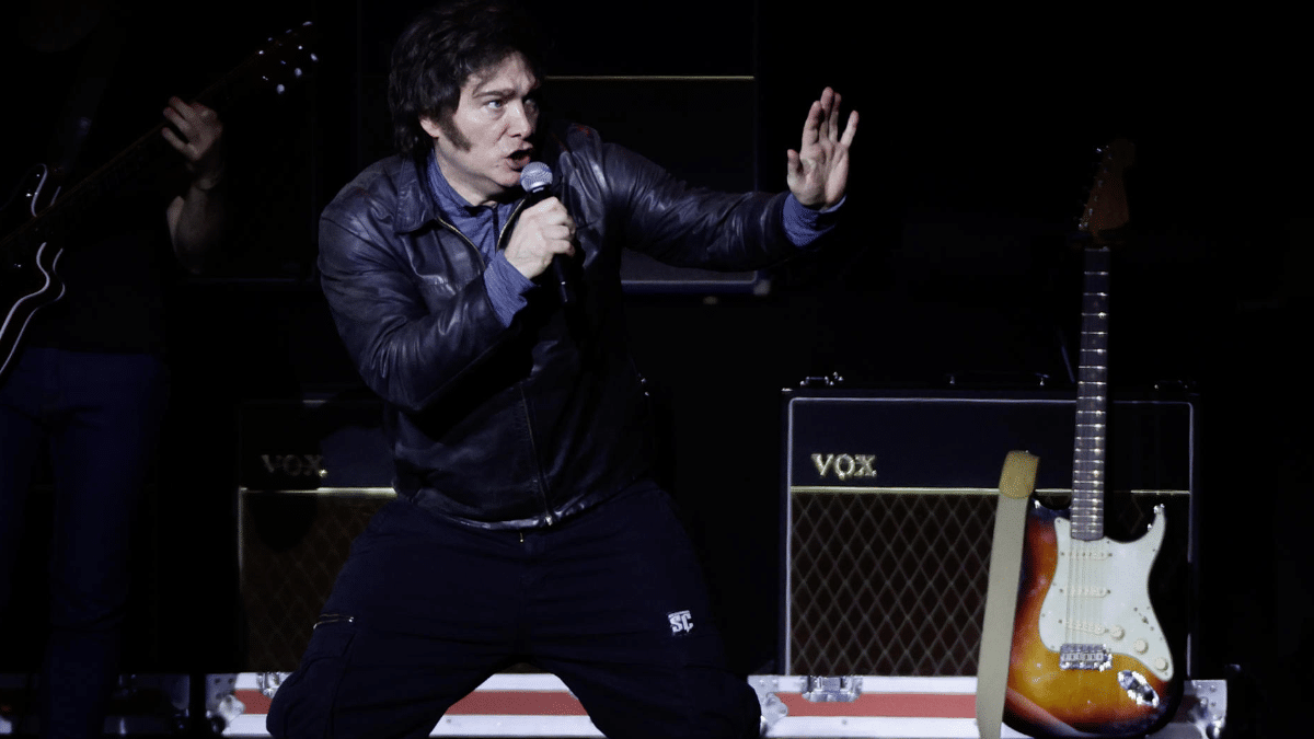El presidente argentino, Javier Milei, durante su show de este lunes en el Movistar Arena de Buenos Aires.