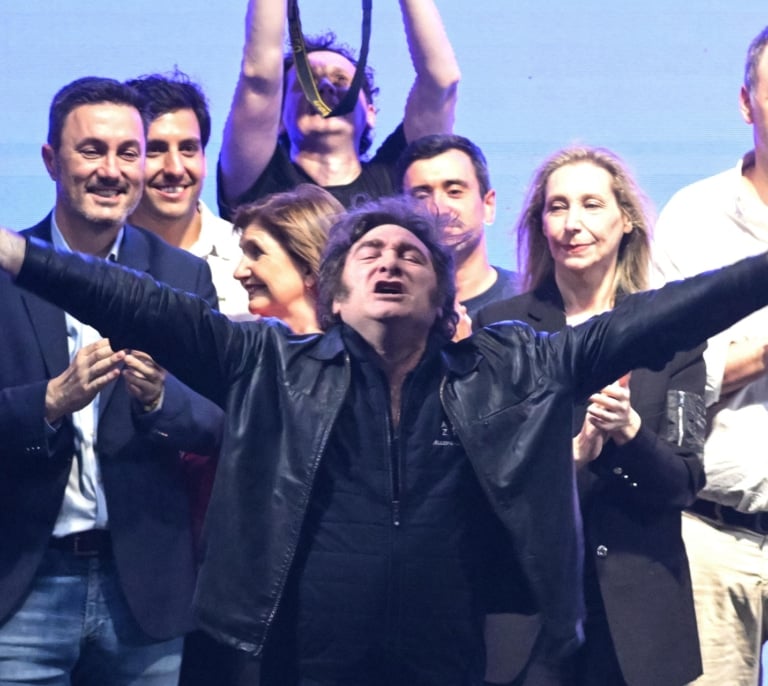 La motosierra de Milei se pone a prueba en las urnas frente al antiamericanismo peronista
