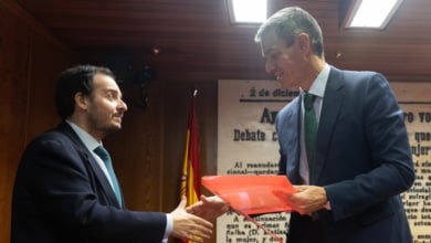 La carpeta de Sánchez con el dossier de los senadores del PP