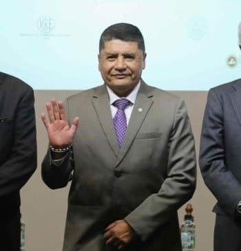 García Montero vs. Muñoz Machado: dos Españas a la greña en el [...]