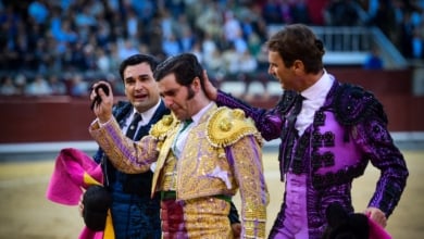 Morante se corta la coleta entre lágrimas tras cortar dos orejas en Las Ventas