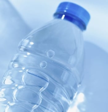 Esta es la mejor agua embotellada del mercado, según la OCU