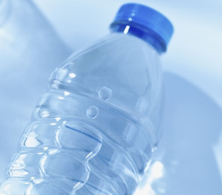 Esta es la mejor agua embotellada del mercado, según la OCU