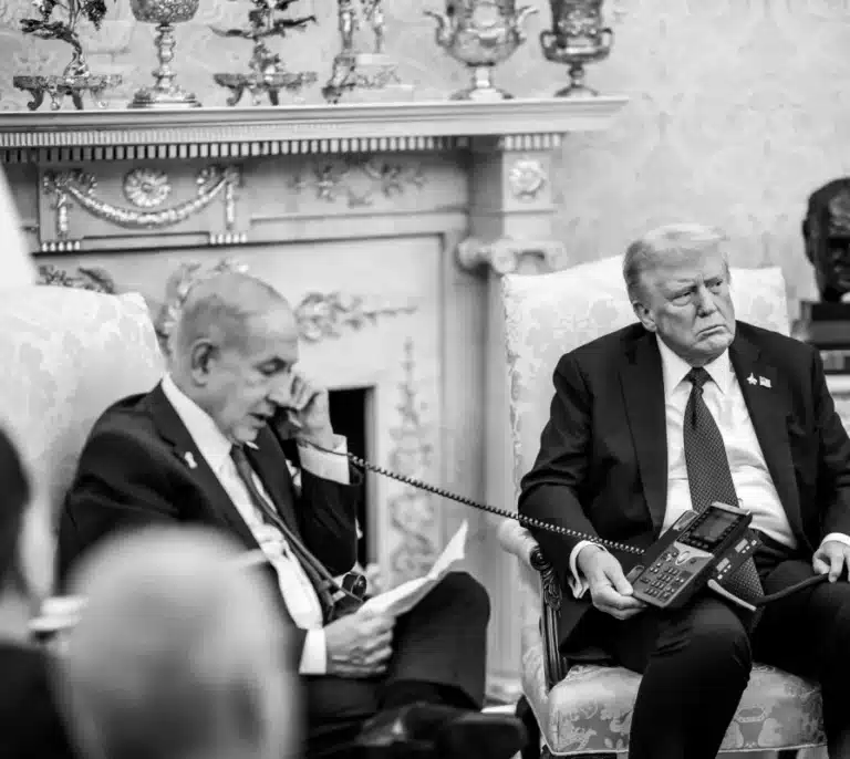 Trump firma una orden ejecutiva que blinda a Qatar frente a Israel: "Cualquier ataque contra Qatar es un ataque contra EEUU"