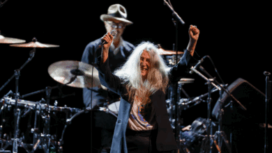 Rosalía acompaña a Patti Smith en su apoteósico recital en el Teatro Real