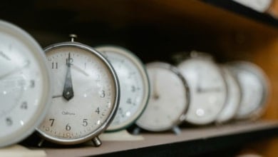Cambio al horario de invierno 2025: ¿Se atrasa o adelanta una hora el reloj este domingo?