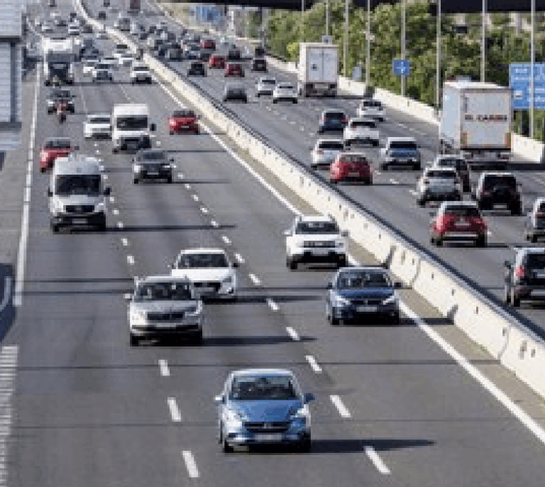 La multa que te pueden poner por no respetar las líneas continuas: ¿Dónde están los radares que ha puesto la DGT en Madrid?