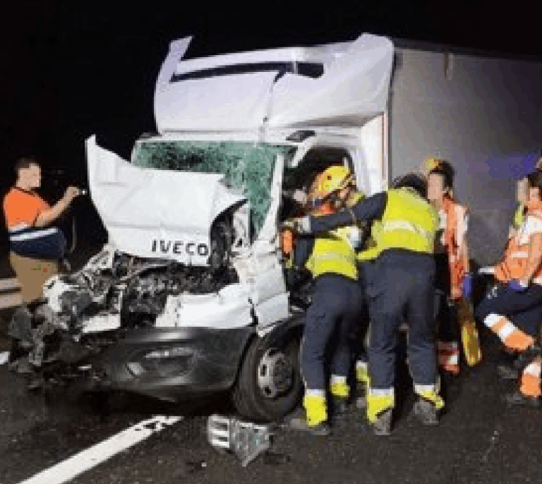 Camionero herido grave tras choque entre dos camiones en la A-7 en Librilla