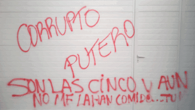 Ábalos recurre a Goebbels para denunciar las pintadas de "corrupto y putero" en su casa