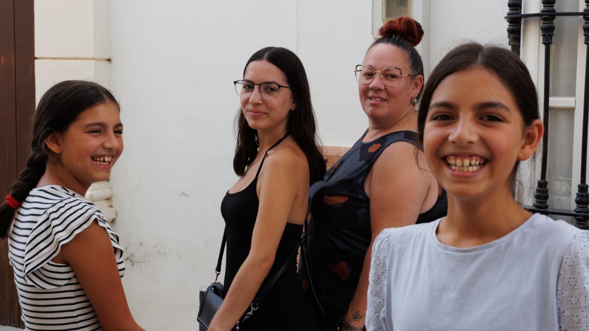 Familia que participa en uno de los programas de Fundación "la Caixa"