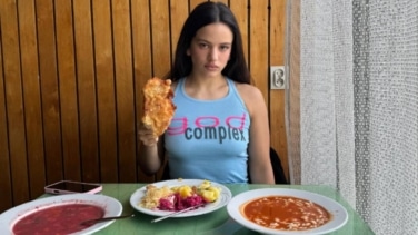 Rosalía en Polonia: sopa de remolacha, visita al zoo de Varsovia y pistas de su nuevo disco