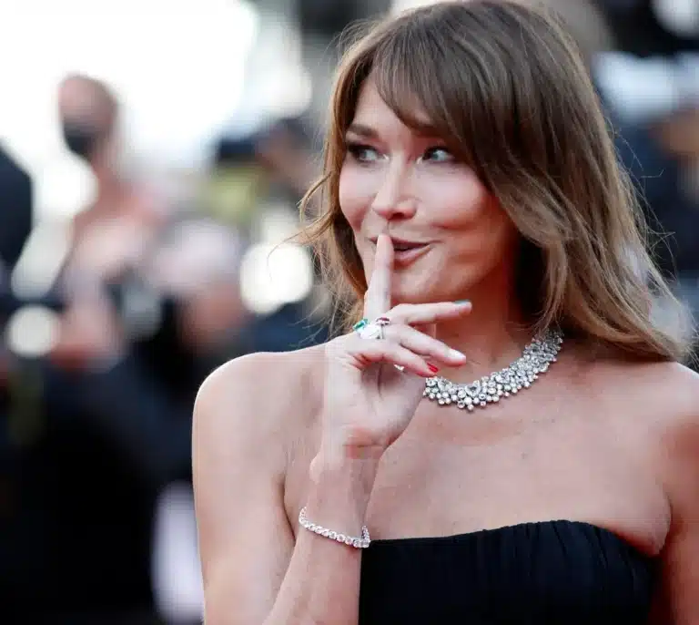 Quién es Carla Bruni, de ex primera dama a acompañar a Sarkozy a su ingreso en prisión