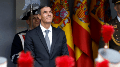 Pitada 'amortiguada' a Sánchez, que ha llegado in extremis para recibir a los Reyes