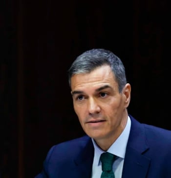 El PP reaviva el mantra de la "pinza" de PSOE y Vox [...]