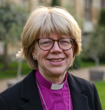 Sarah Mullally, la enfermera elegida primera 'papisa' anglicana de la historia