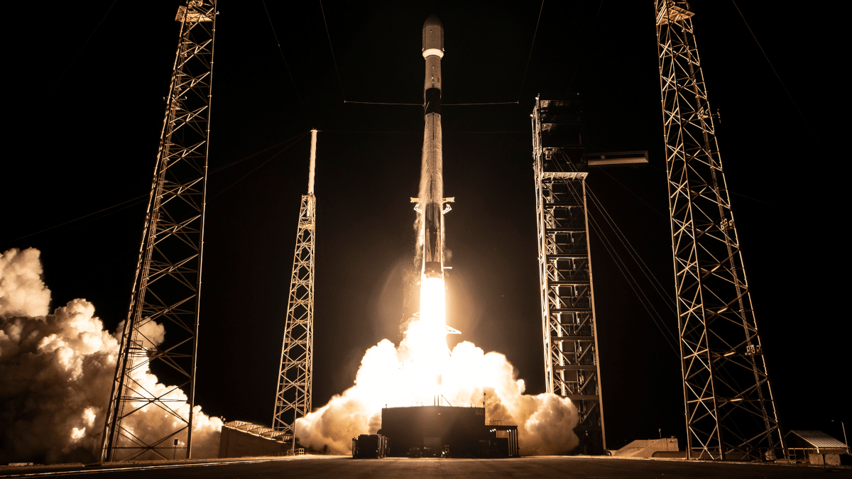 España pone en órbita su nuevo satélite con el 'Falcon' de Elon Musk