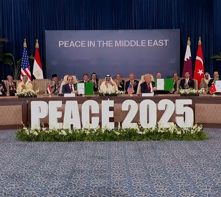 El 'show' de Trump en Sharm el Sheij: “Nunca hubo un acuerdo como éste; evitará una III Guerra Mundial”