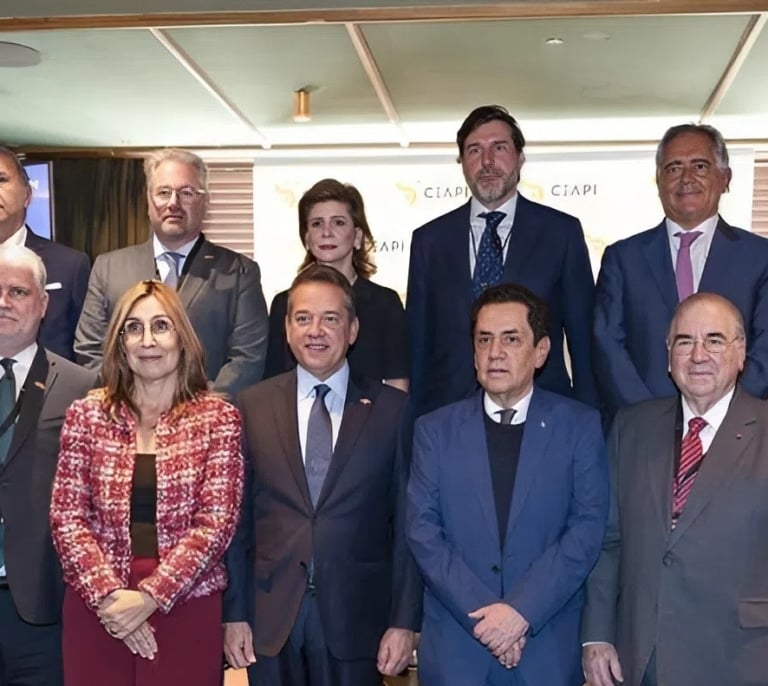 Víctor (Ito) Bisonó señala que “República Dominicana es hoy un país de reglas claras, estabilidad y confianza para invertir” ante los socios de CEAPI