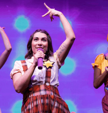 Ana Frank, latina y pansexual: el musical 'post woke' que divide a [...]